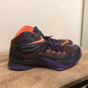 NIKE LEBRON SOLDIER 6 MENS SIZE 9.5 BASKETBALL